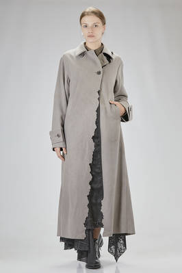 long and wide men’s shaped trench coat in lightweight wool and contrast color interior in cotton lace  - 394