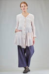 long tapered shirt in embossed voile made of hand dyed ramié - ATELIER SUPPAN 