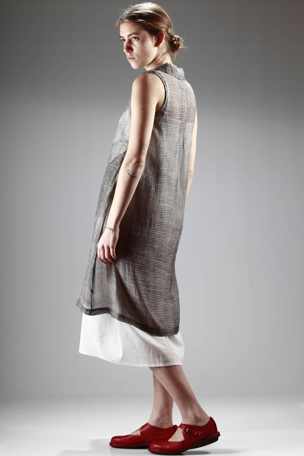 RAGA DESIGN - Calf-Length Dress In Silk And Cotton Canvas With A Tye-Dye  Dyeing With Irregular And Dense Dots :: Ivo Milan