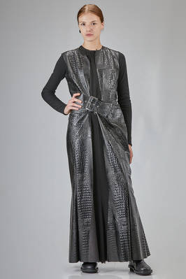 long and lean 'sculpture' dress in cupro and polyurethane snake leather-like georgette  - 74