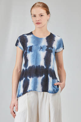 hip-lenght t-shirt, slim, in flamed and hand dyed cotton jersey  - 363